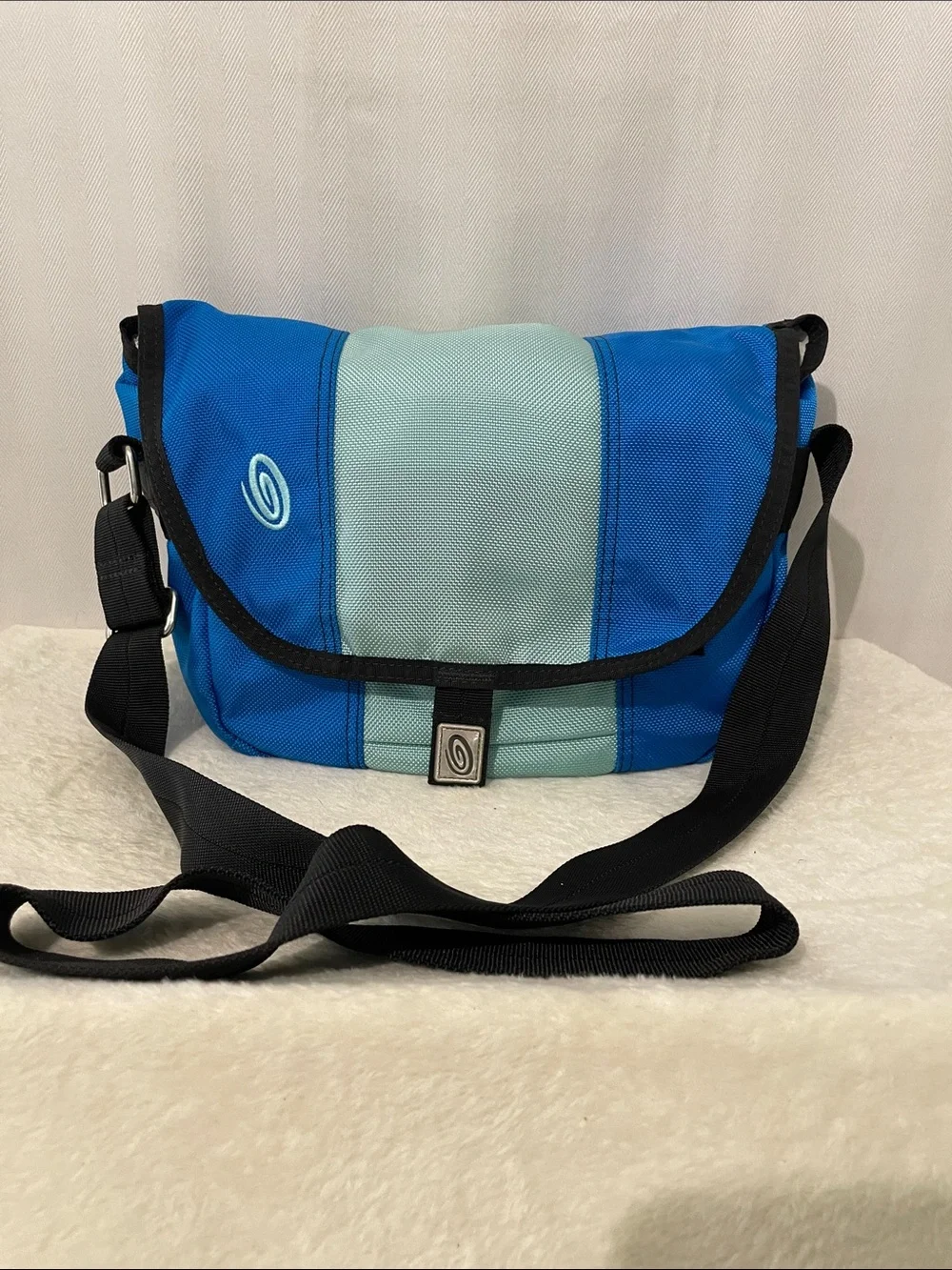 Timbuk2 Compact Crossbody Bag in Bright Blue + Teal
